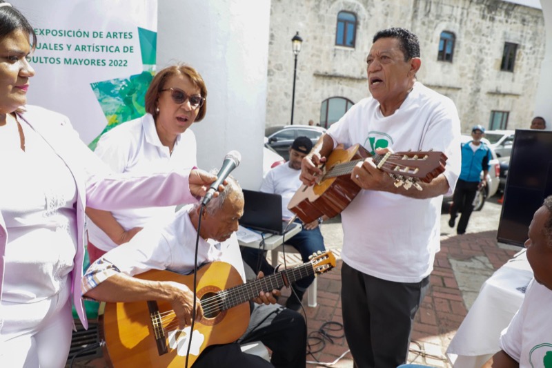 Adultos Mayores exponen sus manualidades en Expoadulto 2022 y ASFL (ONG)