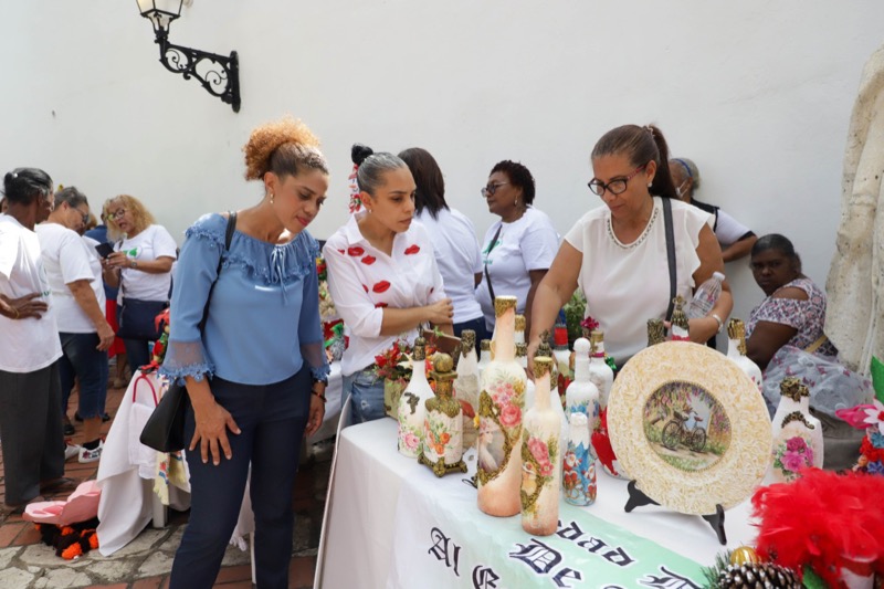 Adultos Mayores exponen sus manualidades en Expoadulto 2022 y ASFL (ONG)