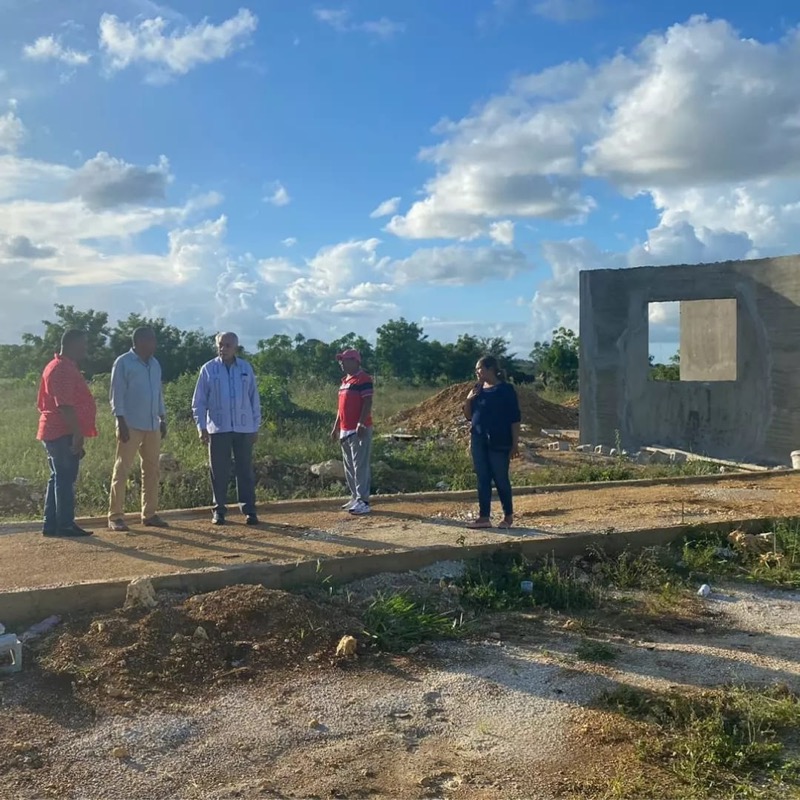 Director Ejecutivo de CONAPE inspecciona construcción del Hogar de Día en San Rafael del Yuma