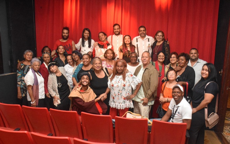 CONAPE asiste al Teatro Guloya junto a adultos mayores donde disfrutaron de la obra La vida es sueño