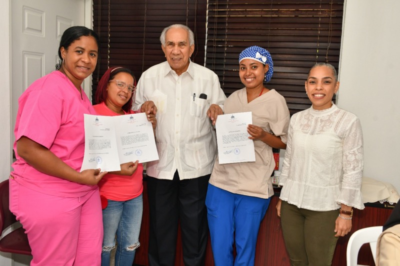 Director Ejecutivo de CONAPE visita al Hogar de Ancianos Desvalidos La Santisima Trinidad en Moca