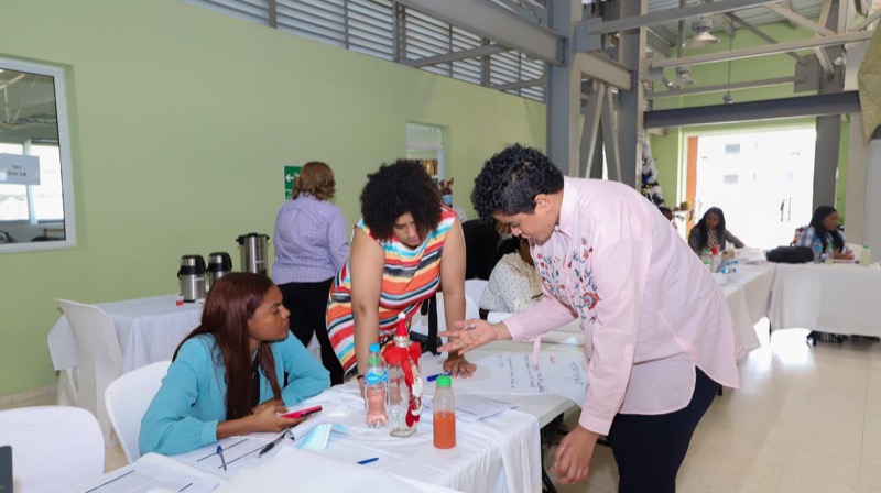 Director Ejecutivo de CONAPE preside la reunión del equipo técnico inspectoría de cuidados