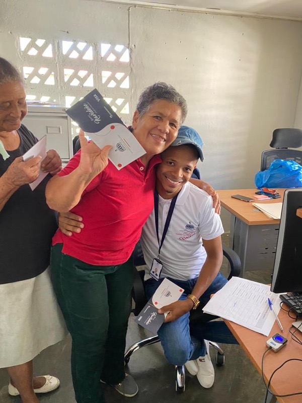 CONAPE celebra la navidad con adultos mayores en centros diurnos