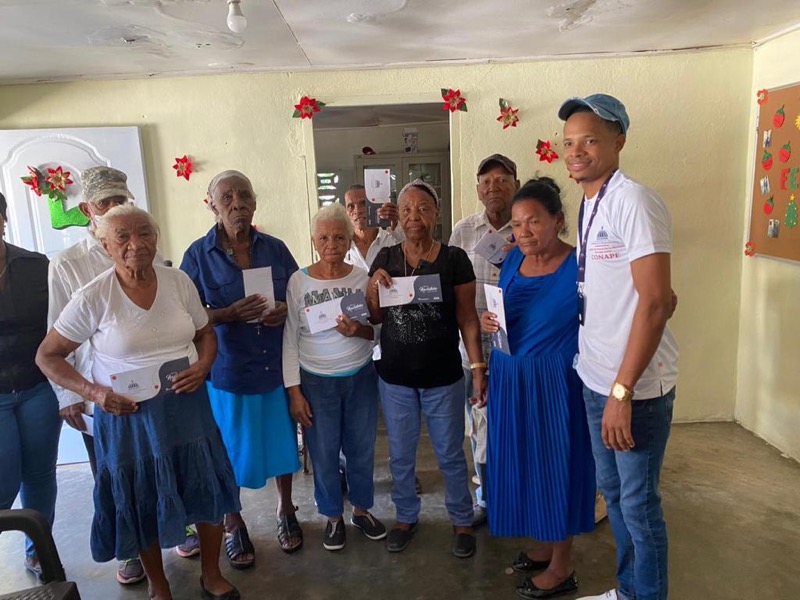 CONAPE celebra la navidad con adultos mayores en centros diurnos
