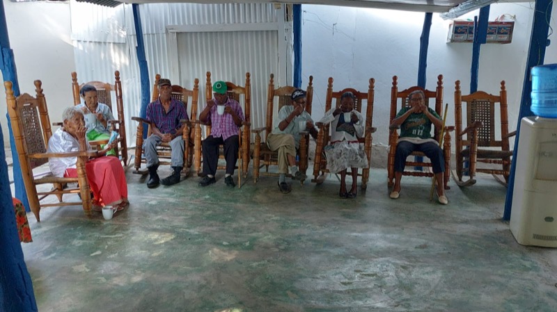 CONAPE celebra la navidad con adultos mayores en centros diurnos