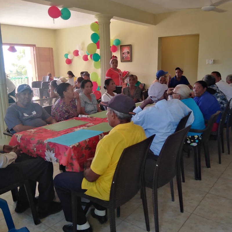 CONAPE celebra la navidad con adultos mayores en centros diurnos