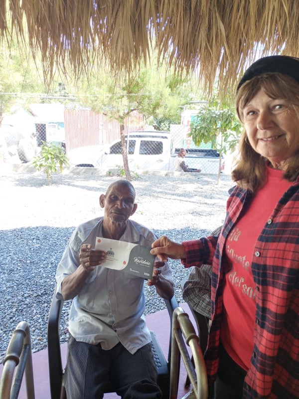 CONAPE celebra la navidad con adultos mayores en centros diurnos