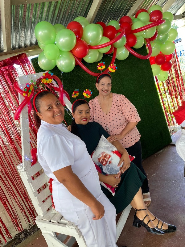 CONAPE celebra la navidad con adultos mayores en centros diurnos