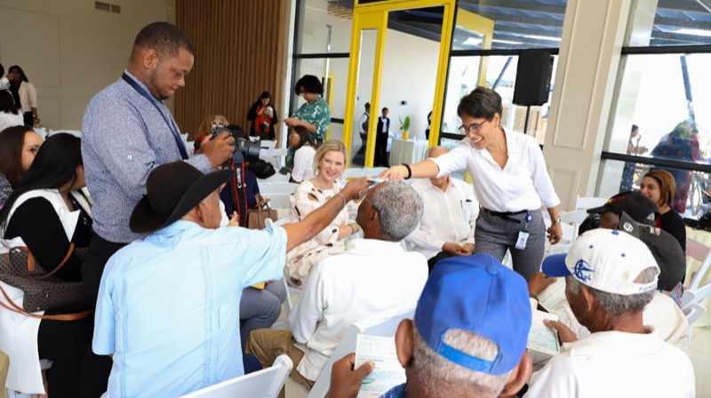 Presidente Luis Abinader encabeza lanzamiento Comunidades de Cuidados en Azua