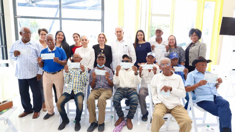 Presidente Luis Abinader encabeza lanzamiento Comunidades de Cuidados en Azua