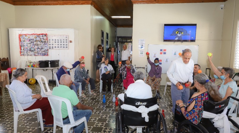 CONAPE realiza donación al Hospicio San Vicente de Paúl en Santiago