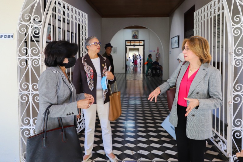 CONAPE realiza donación al Hospicio San Vicente de Paúl en Santiago