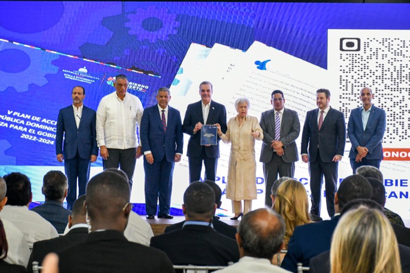 CONAPE participa junto al presidente Luis Abinader en la presentación del 5to. Plan de Acción RD