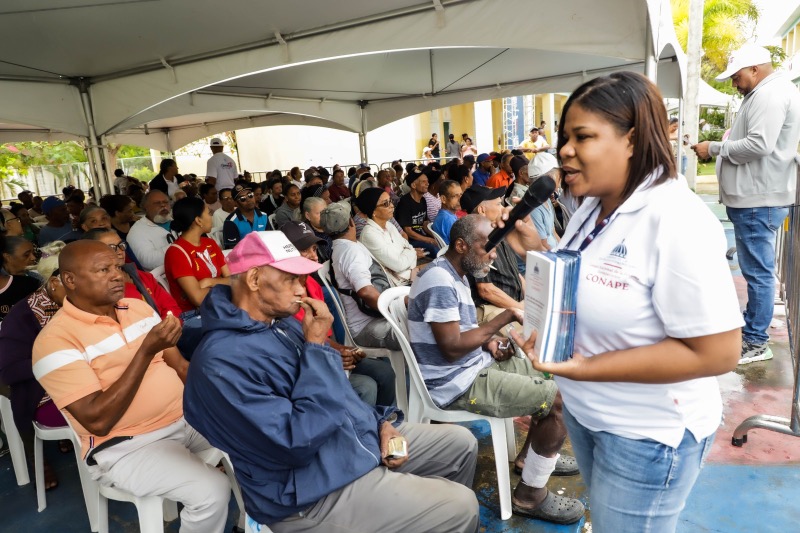 CONAPE lleva soluciones a envejecientes de Espaillat Programa Primero Tú