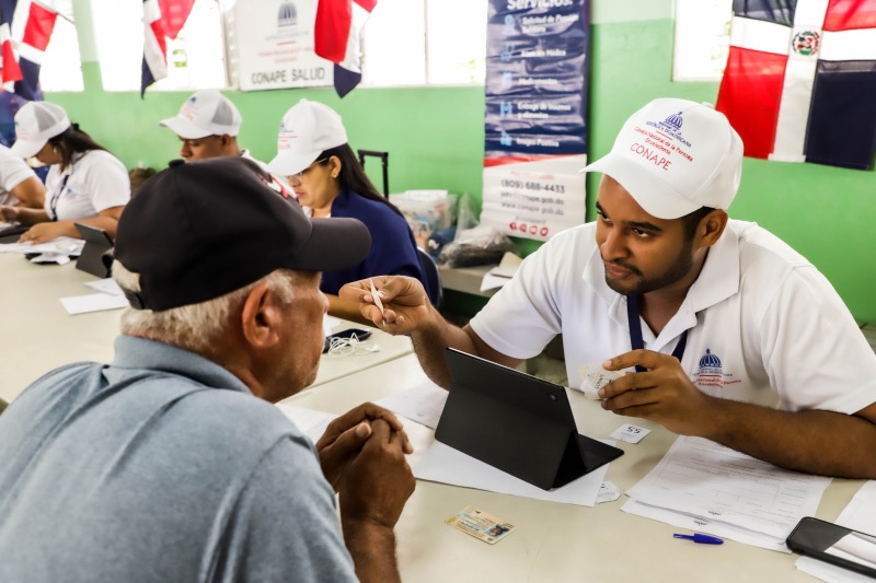 CONAPE lleva soluciones a envejecientes de Espaillat Programa Primero Tú
