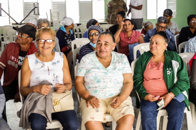 CONAPE lleva soluciones a envejecientes de Espaillat Programa Primero Tú