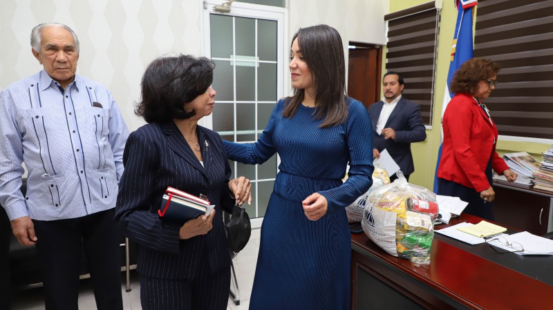 Director Ejecutivo de CONAPE recibió en su despacho a senadora del Distrito Nacional Faride Raful