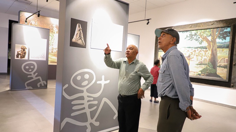 CONAPE realiza recorrido con adultos mayores en Museo del Hombre Dominicano
