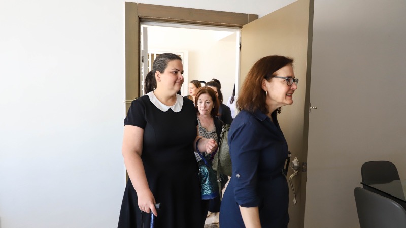 CONAPE visita junto a la señora Claudia Mahler al Programa Familia de Cariño en Ciudad Juan Bosch