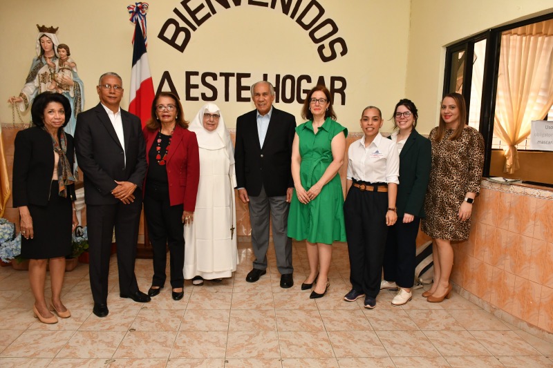 CONAPE visita junto a la señora Claudia Mahler, el Hogar de Ancianos San Francisco de Asís