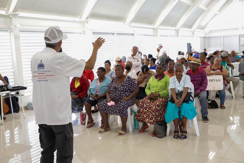 CONAPE imparte charla de salud a los adultos mayores de La Barquita