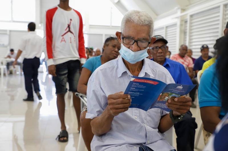 CONAPE imparte charla de salud a los adultos mayores de La Barquita