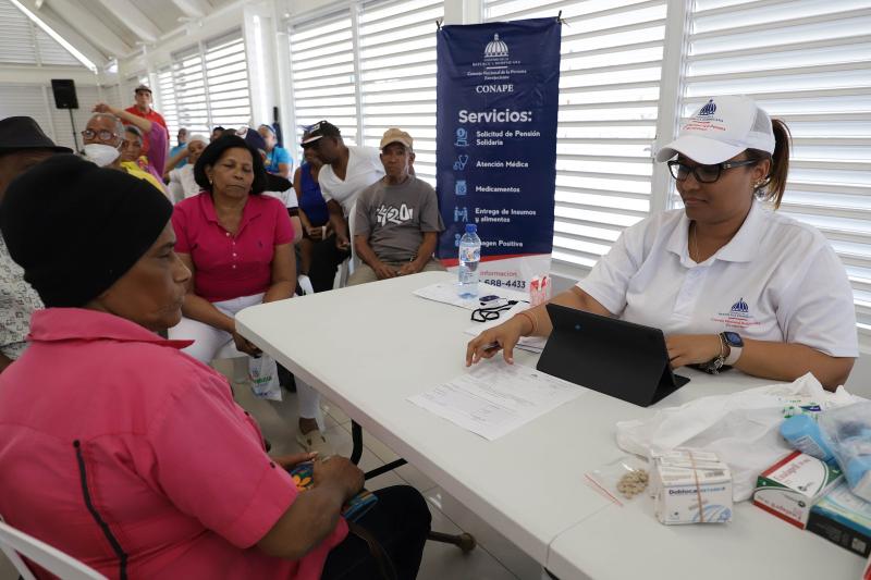 CONAPE imparte charla de salud a los adultos mayores de La Barquita