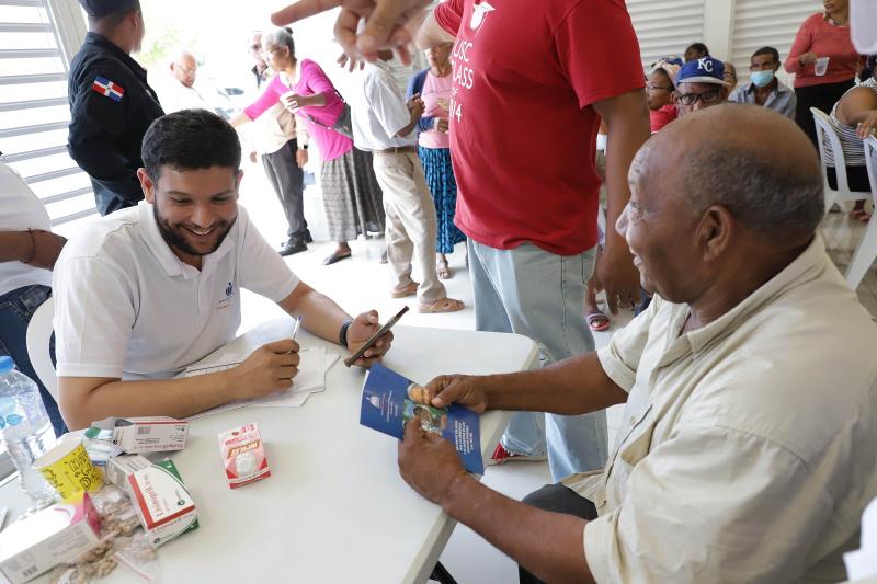 CONAPE imparte charla de salud a los adultos mayores de La Barquita