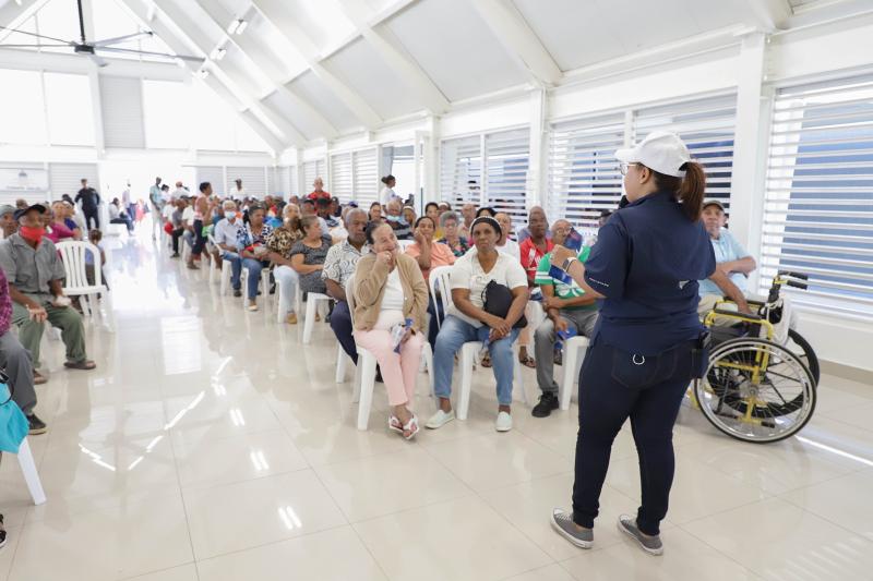 CONAPE imparte charla de salud a los adultos mayores de La Barquita