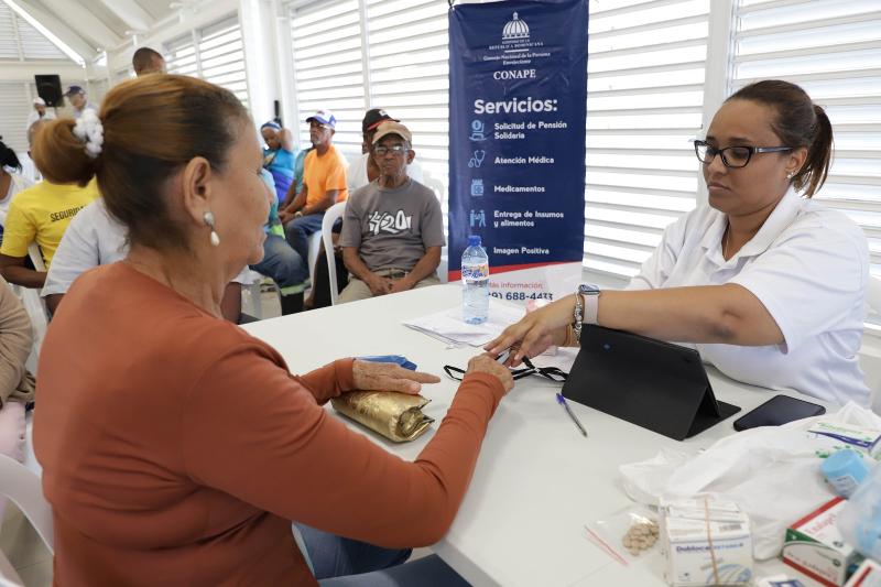 CONAPE imparte charla de salud a los adultos mayores de La Barquita