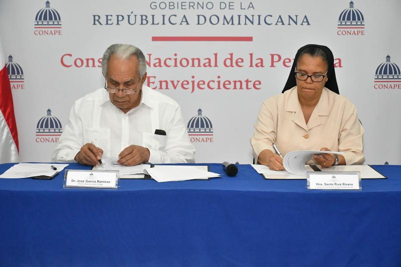 CONAPE Firma de acuerdos con distintos hogares permanentes