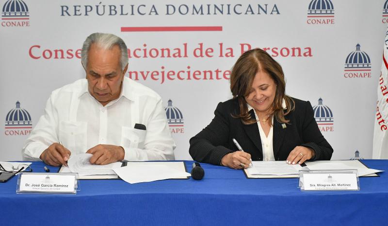 CONAPE Firma de acuerdos con distintos hogares permanentes