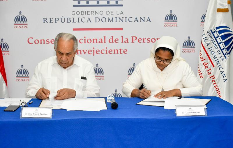 CONAPE Firma de acuerdos con distintos hogares permanentes