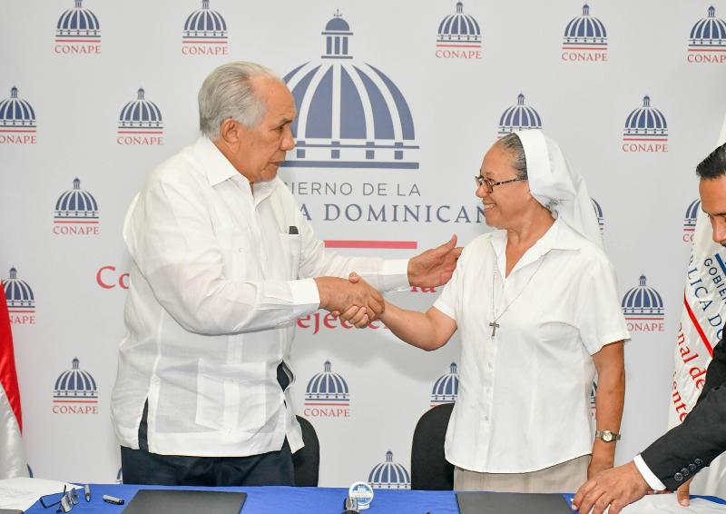 CONAPE Firma de acuerdos con distintos hogares permanentes