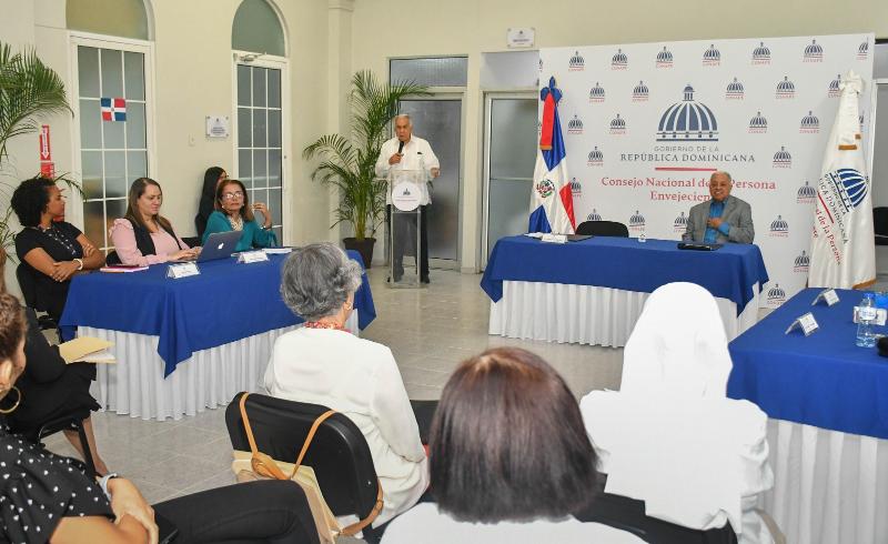 CONAPE Firma de acuerdos con distintos hogares permanentes