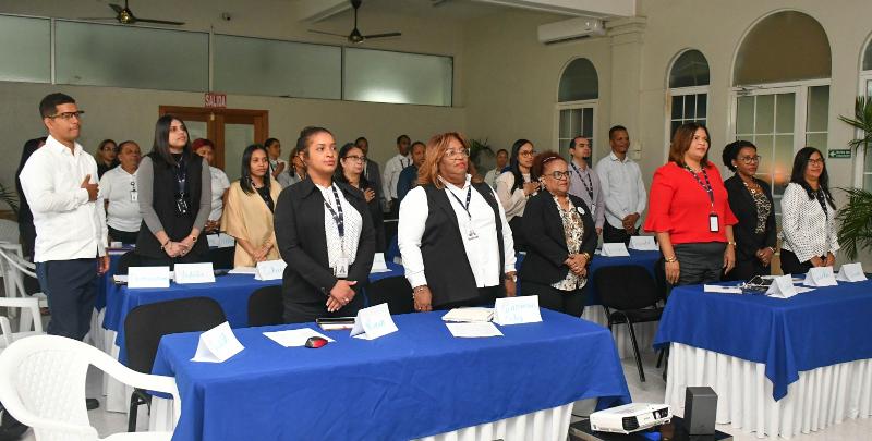 CONAPE capacita a sus colaboradores en manejo de Etiqueta y Protocolo Gubernamental