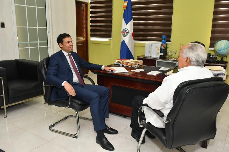 El Director Ejecutivo de CONAPE recibe al Director Ejecutivo de PROPEEP