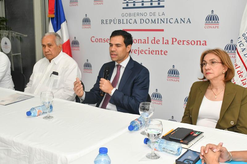 El Director Ejecutivo de CONAPE recibe al Director Ejecutivo de PROPEEP