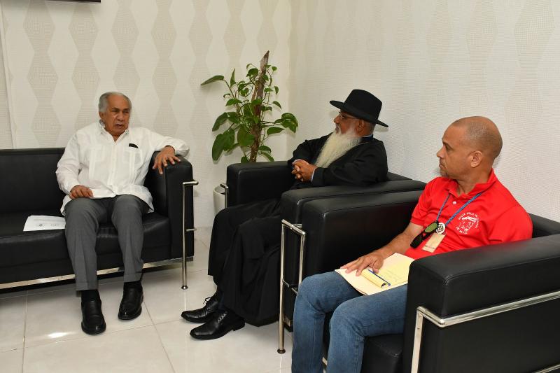 Dir. Ejecutivo de CONAPE recibe visita de Dir. del Hogar Asilo de Ancianos de María Trinidad Sánchez