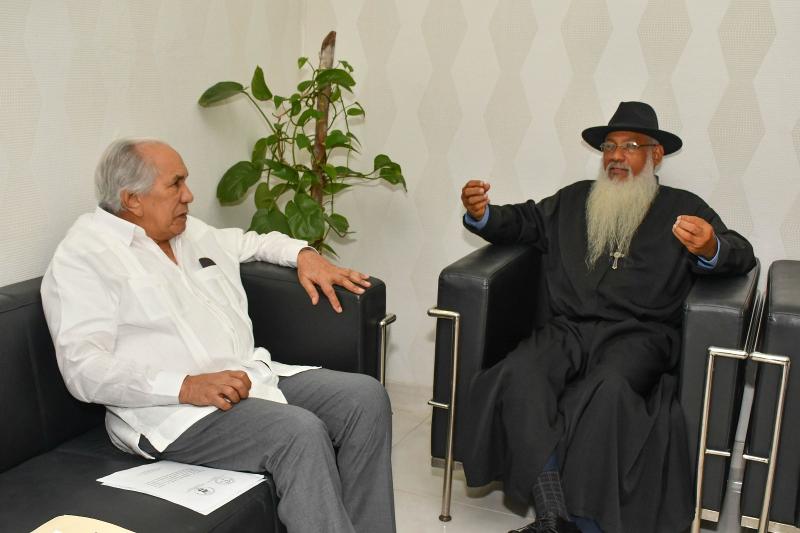 Dir. Ejecutivo de CONAPE recibe visita de Dir. del Hogar Asilo de Ancianos de María Trinidad Sánchez