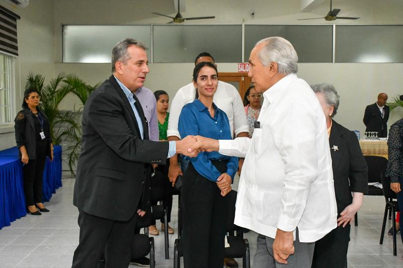 CONAPE recibe donación de 30 mil mascarillas del Consulado General de la Rep. Dom. en Curazao
