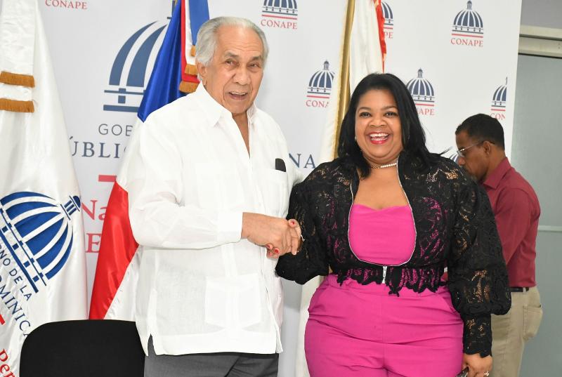 Dir. Ejecutivo de CONAPE firma convenio de colaboración con la Federación de Mujeres Trabajadoras 