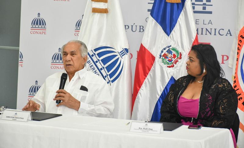 Dir. Ejecutivo de CONAPE firma convenio de colaboración con la Federación de Mujeres Trabajadoras 