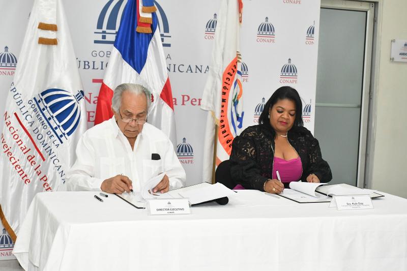 Dir. Ejecutivo de CONAPE firma convenio de colaboración con la Federación de Mujeres Trabajadoras 
