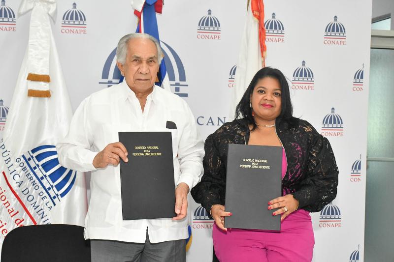 Dir. Ejecutivo de CONAPE firma convenio de colaboración con la Federación de Mujeres Trabajadoras 