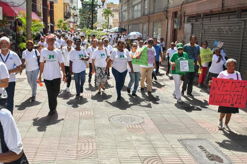 CONAPE realiza caminata y hace llamado a la erradicación del abuso y maltrato en la vejez