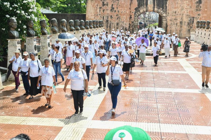 CONAPE realiza caminata y hace llamado a la erradicación del abuso y maltrato en la vejez