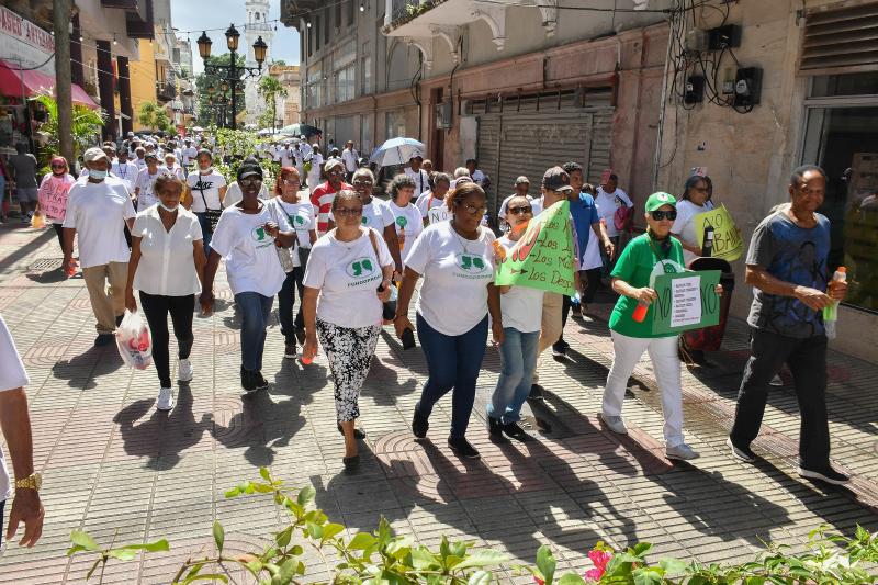 CONAPE realiza caminata y hace llamado a la erradicación del abuso y maltrato en la vejez
