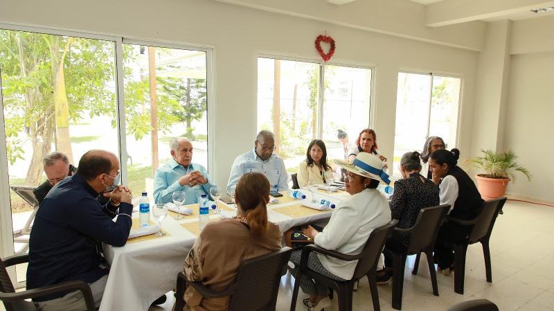Dir. Ejecutivo de CONAPE recibe visita del rector de la UASD en el Hogar de Día de Ciudad Juan Bosch