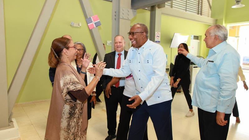 Dir. Ejecutivo de CONAPE recibe visita del rector de la UASD en el Hogar de Día de Ciudad Juan Bosch
